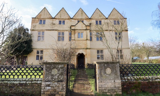 Blaisdon Cottage | WICK COURT FARM, family friendly in Frampton On Severn