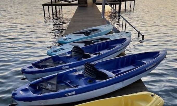 Gun Barrel City Cottage | ❤️ Wide Open Water! Huge Boat Dock w/rope swing! Lake toys (Kayak, Paddleboard, Lily Pad) included! Great fishing! 🐟