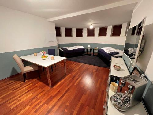 Neuhausen Apartment | WiesnNähe Studio - Charmant & zentral mit U-Bahn-Anschluss