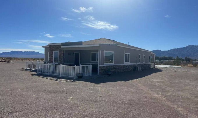 Mojave Desert House | wifi/death valley/family-friendly/amargosa valley/4 bedroom