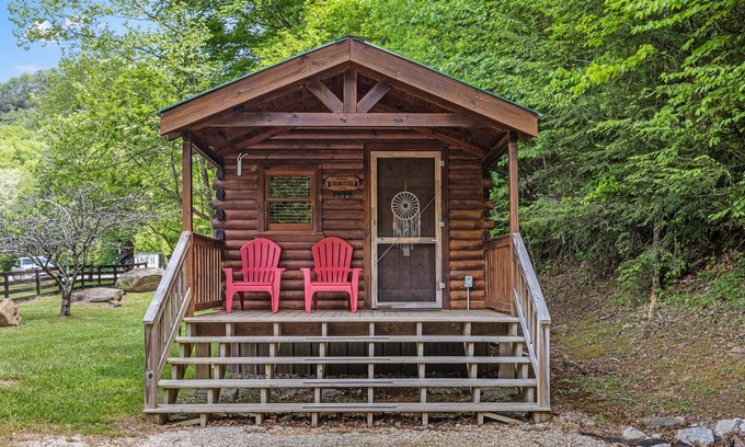 Campton Cabin | WiFi - Dreamcatcher - Glamping Tiny Cabin in Red River Gorge, Kentucky!