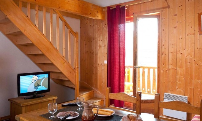 Saint-Sorlin-d'Arves Apartment | Wifi, fitness, swimming pool, terrace, balcony, parking, 35-40m², Saint Sorlin d'Arves