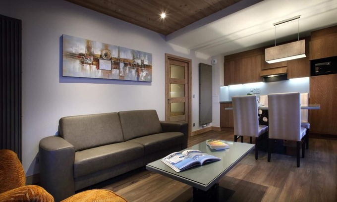 Eclose-Est Apartment | Wifi, fitness, swimming pool, sauna, hammam, balcony, tv, 53m², Alpe d'Huez