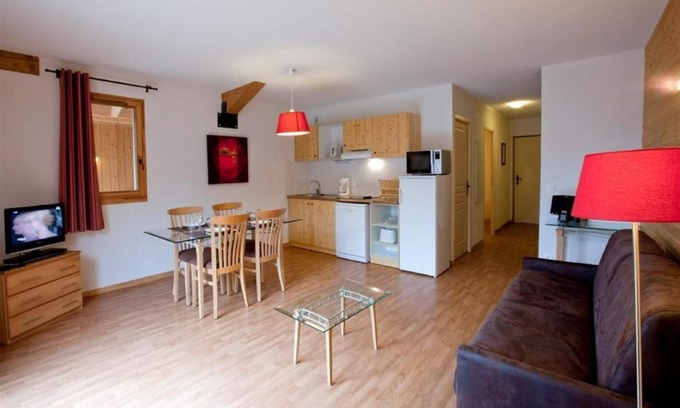 Orelle Apartment | Wifi, fitness, swimming pool, sauna, hammam, terrace, balcony, parking, tv, ski locker, 31m², Orelle
