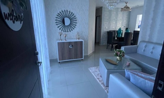 Moca Apartment | wifi, parking, Netflix, pool, ac, cable, terraza familiar.