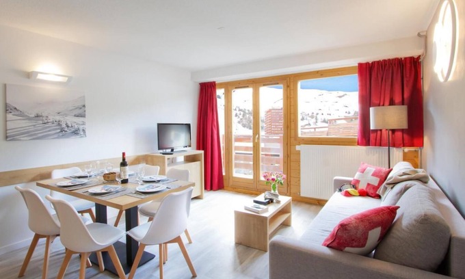 Plagne Centre Apartment | Wifi, ski-in/ski-out & foot of the slopes, fitness, tv, ski locker, 80-92m², La Plagne