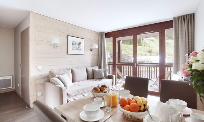 Flaine Apartment | Wifi, ski-in/ski-out & foot of the slopes, fitness, swimming pool, balcony, tv, ski locker, 55m²