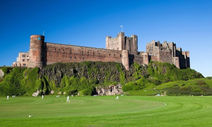 Bamburgh Cabin | WILD CHIVE LODGE - sleeps 6 guests in 3 bedrooms