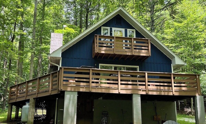 Deep Gap Cabin | Wilderness Way Cabin · Pet friendly Cabin & Hot Tub near Boone & Parkway