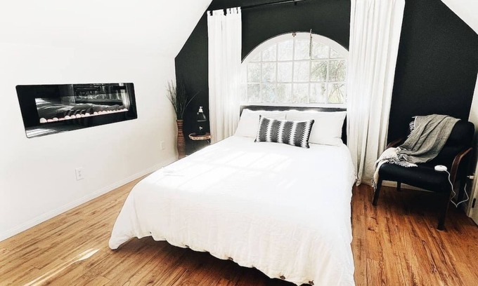 Idyllwild Apartment | Wildland Loft: Serene Mountain Retreat w Fireplace, AC, Fire Pit, Hammock, Outdo