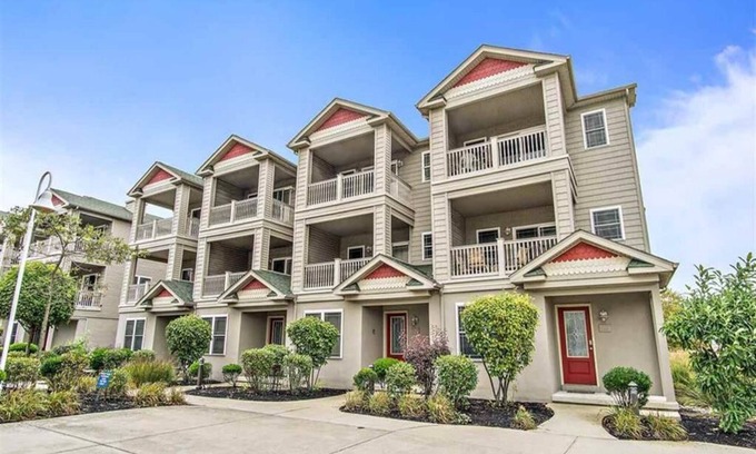 Cape May - Wildwood House | Wildwood Square Townhouse - Near the beach and boardwalk, Gated Community w/pool