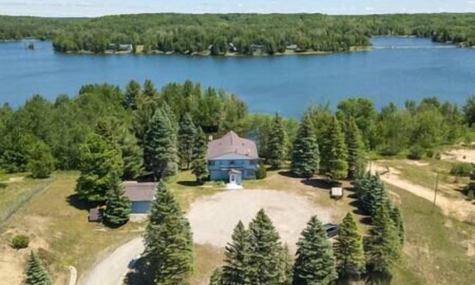 Wolverine Ski Chalet | WildWood Valley Retreat