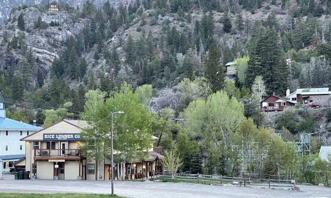 Ouray Condo | Will it be ICE AXE, CRAWLER, NORDIC? 1200MGPS-Mtn Views! On River! BBQ & yard!