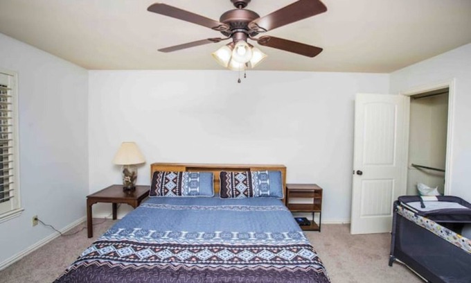 Lubbock House | Will-JR Castle, Tempurpedic King, 3BR 2BA, extra mattress.