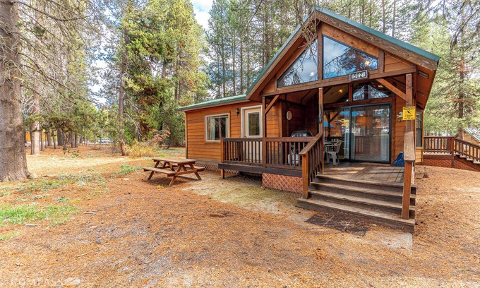 Crescent Hotel | Willamette Pass Inn Chalets