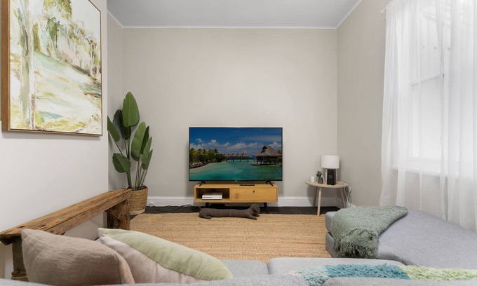 Bathurst House | William House - Heart of Bathurst - Sleeps 6