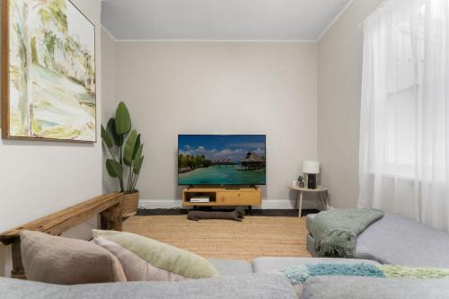 Bathurst House | William House - Heart of Bathurst - Sleeps 6