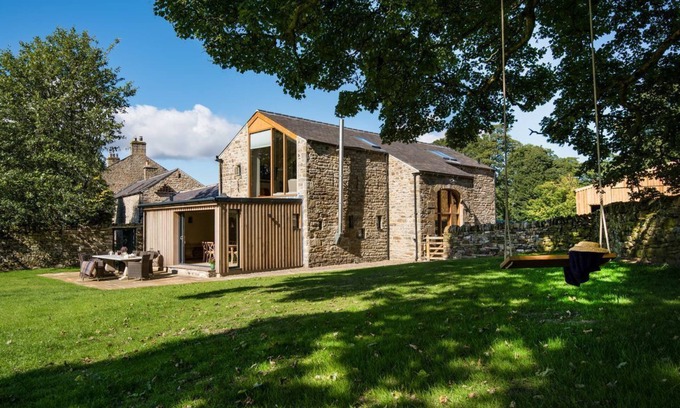 Slaggyford House | WILLIAMSTON BARN & COWSHED -sleeps 14, stunning barn conversion, luxury finishes