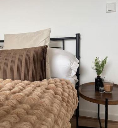 Holt Apartment | Willkommen in Ihrem silvollen Zuhause auf Zeit - ein Ort zum Wohlfühlen