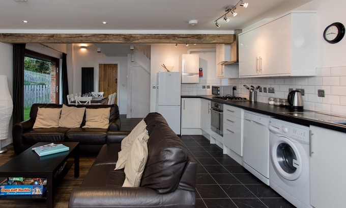 Wootton Bridge Cottage | Willow Barn - Fernhill Farm