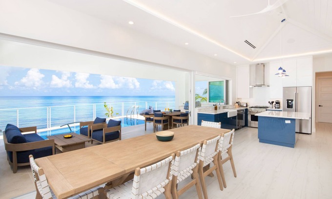 North Side House | Willow Beach: Private Pool with Backyard Snorkeling!