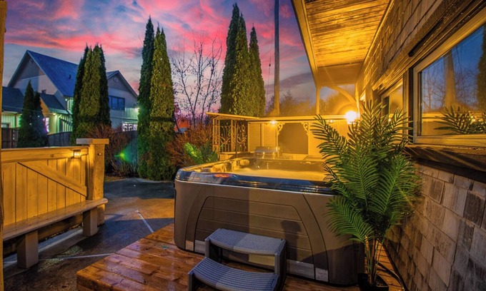 Georgina House | Willow Beach Retreat Lake Front