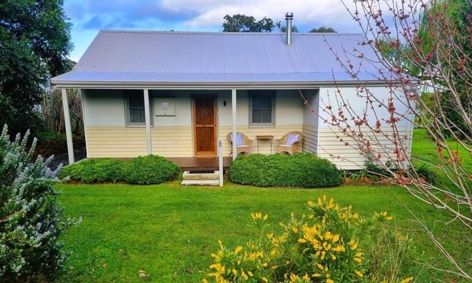 Denmark Cottage | Willow Cabin: A central couples retreat