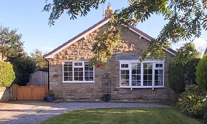 Northallerton Cottage | Willow Cottage, 3 bedroom, cosy stopover, dogs free
