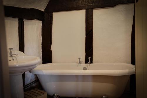 Woodbridge House | Willow Cottage