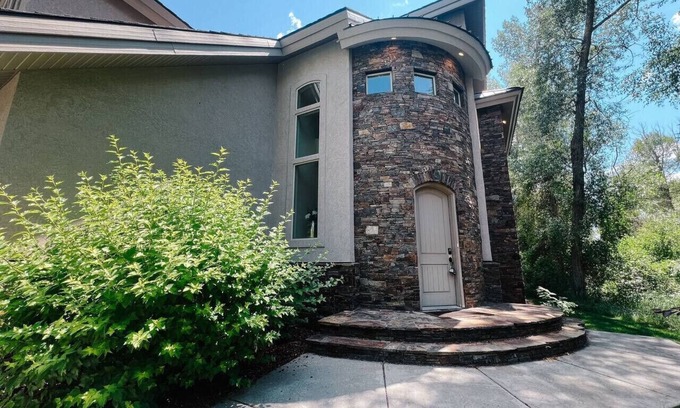 Driggs House | Willow Creek Retreat on Ski Hill Rd