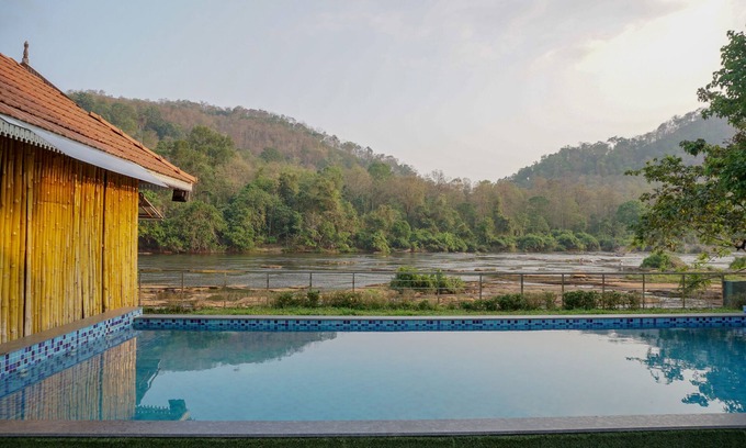 Perumbavoor Hotel | Willow Heights Athirapally