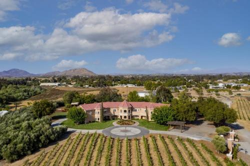 Temecula Villa | Wilson Creek Manor By AvantStay Sleeps 10 Amazing Estate w Pool Game Room