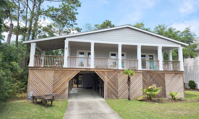North Litchfield Beach House | Wilsons Roost- Pet friendly, near beach!