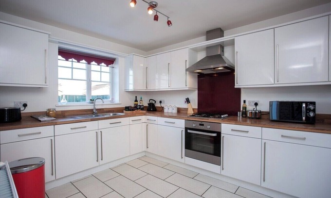 Redcar House | Wilton Lodge Redcar 3 Dbl Bedrooms Horizon Stays