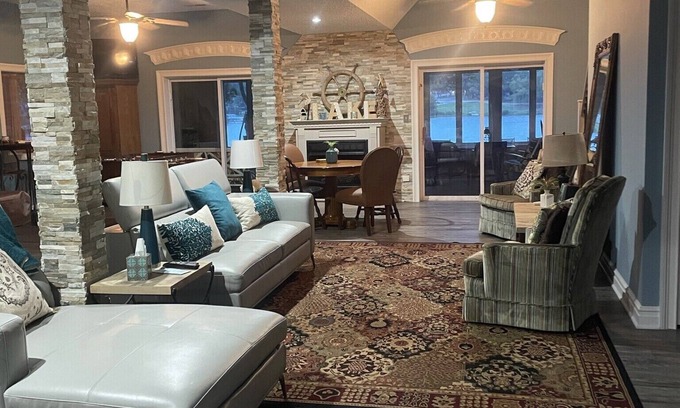 Bracey House | Wind down! Fun For 11, Pets, Pool table & air hockey,Foosball, WIFI, & Pboat!