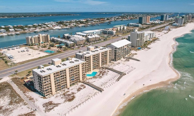 Orange Beach East Condo | Wind Drift Bayside! Beautiful Condo on Ole River!