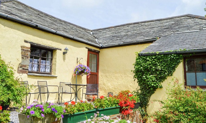 Hartland Cottage | WINDBURY COTTAGE, pet friendly, character holiday cottage in Hartland
