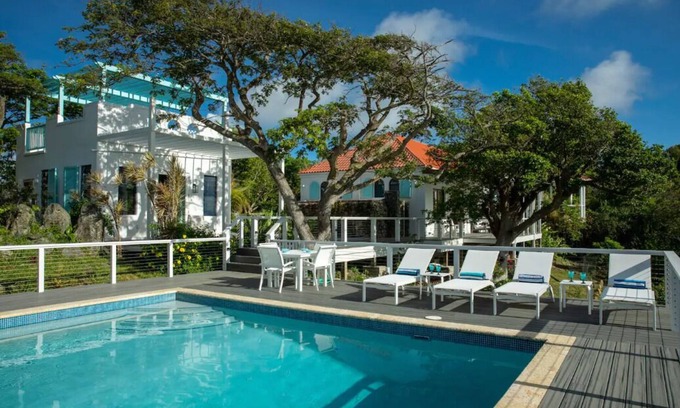 Estate Bellevue Villa | Windchime Villa - Renovated Private Villa with Gorgeous Views & Pool - Sleeps 10