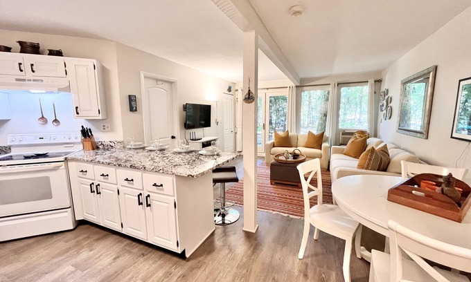Fontana Condo | Windmill Cottage at Abbey Springs | Lake, Shopping & Eateries!