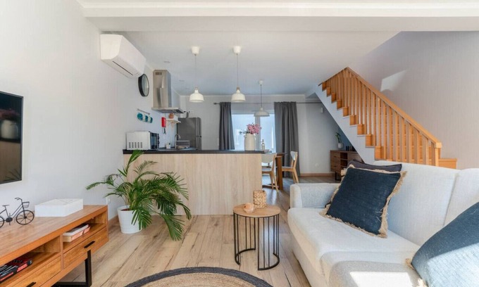 Baiona Apartment | Windmill Escape - Areia Townhouse