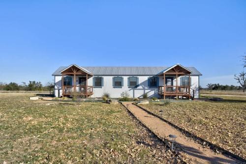 Fredericksburg House | Windmill Meadows Cottages-Firepit-Hill Country Views!