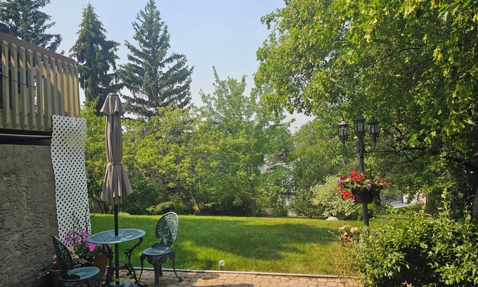 St. Albert Apartment | Window Hill cozy apartment Suite in Scenic St. Albert