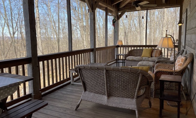 Leesburg House | WINDRIDGE = Fun-Romantic-Log House; Near Historic Sites,Wineries,Breweries,Shops