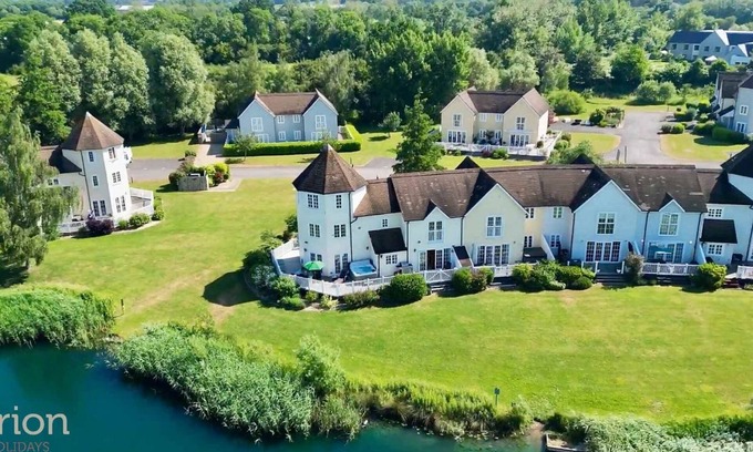 South Cerney House | Windrush Lake 80/81, Waterlow Lodge (P)