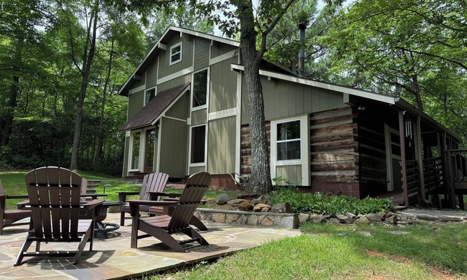 Chalet Village House | WINDSONG! Peaceful, Quiet Cabin Bordering Nat. Park Near Downtown Gatlinburg