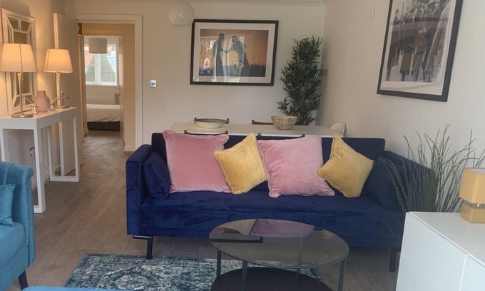 Windsor Apartment | Windsor - Modern - Two Bedroom (Two Bathroom) Apartment on Private Estate