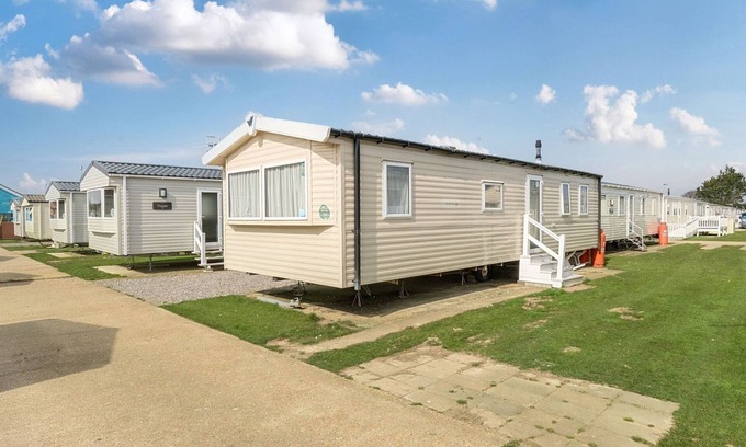 Hayling Island Cottage | WINDSURFER’S REST - HAYLING ISLAND in Hayling Island Holiday Park