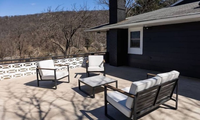 Boyce House | Wine Country Mountain Retreat
