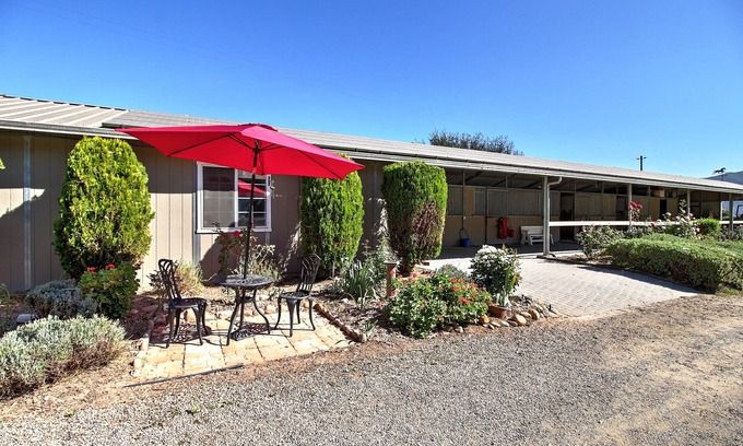 Buellton Cottage | Wine Country Ranch Escape - Unplug, live by horses on a real ranch, close to wineries!
