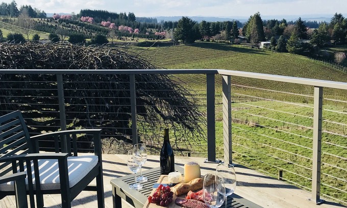 Newberg House | Wine country with views